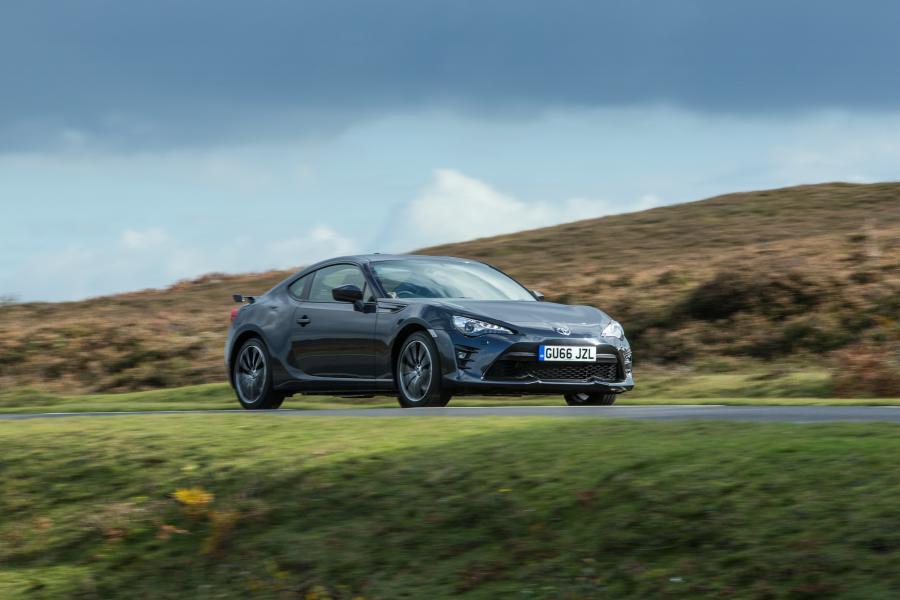  Toyota GT 86 2016 года  (UK) (фото 16 из 31)